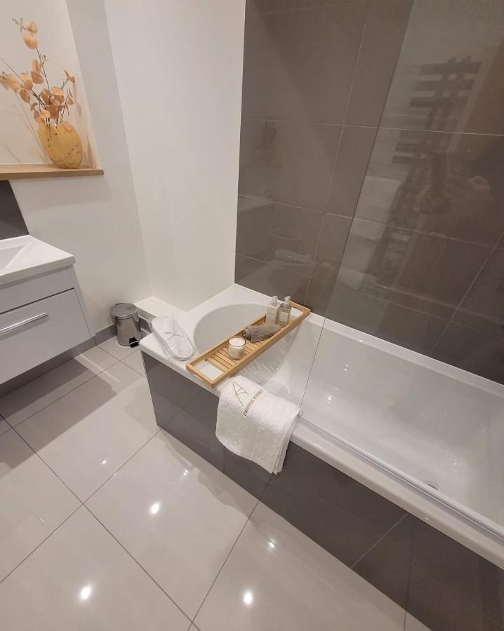 Luxury 1 Bed Apartment In The Centre Of Rochester 로체스터 외부 사진
